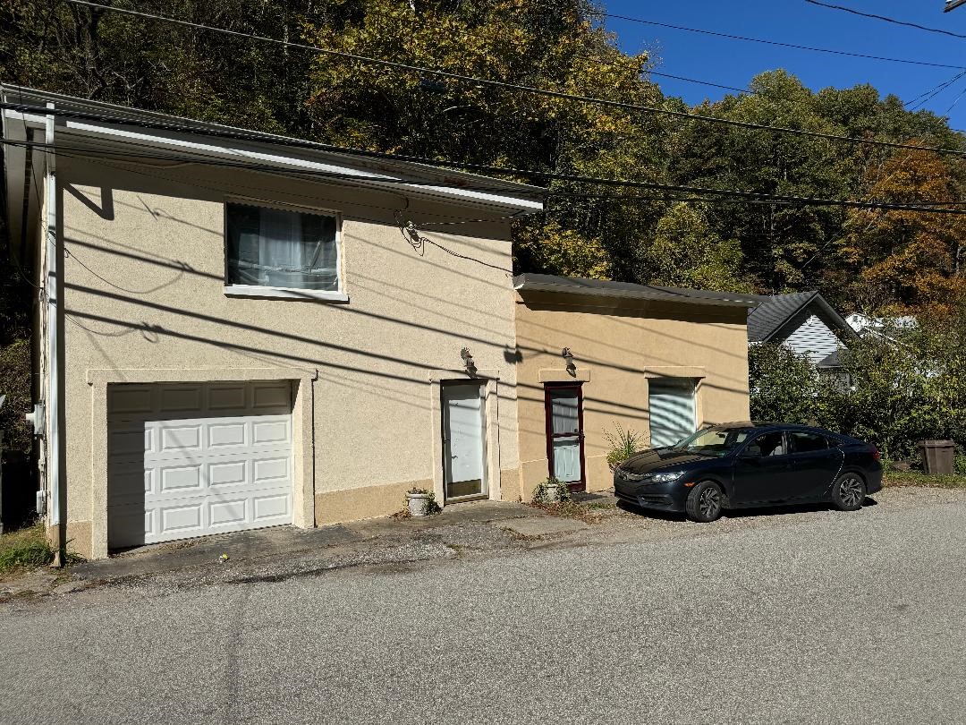 889 South Park Road