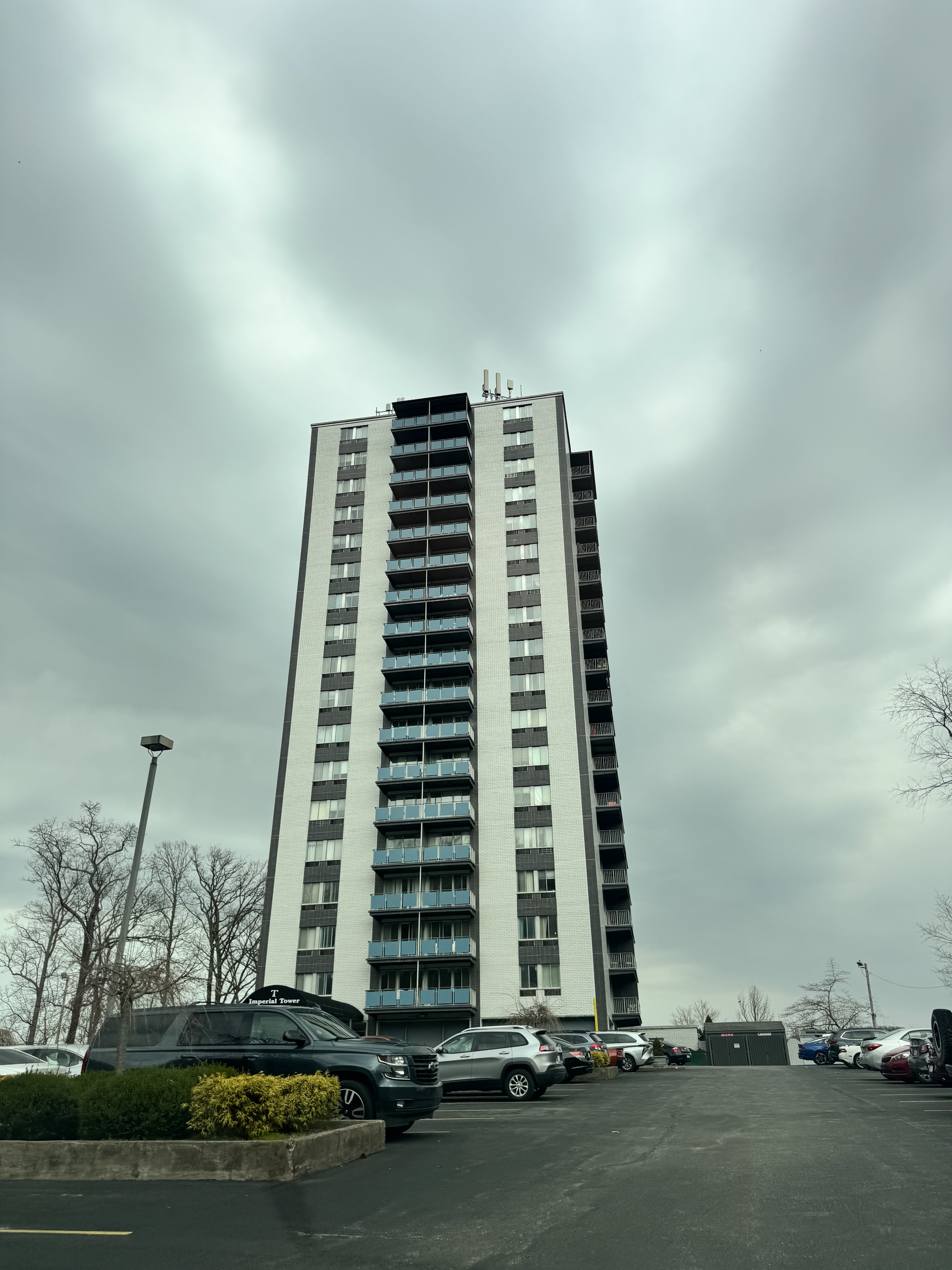 1800 Roundhill Road - 1